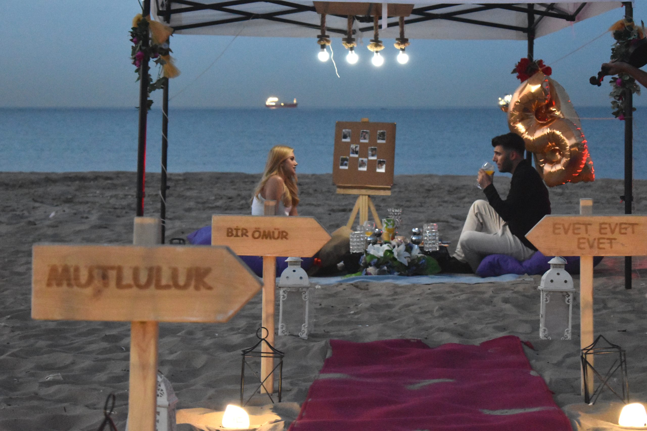 Kumsalda Evlilik Teklifi